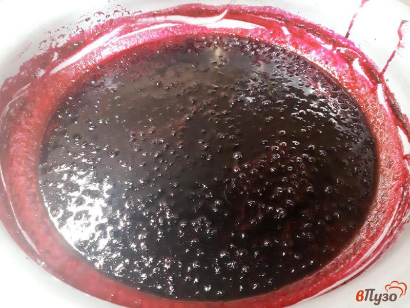 Фото приготовление рецепта: Варенье из черной смородины шаг №6