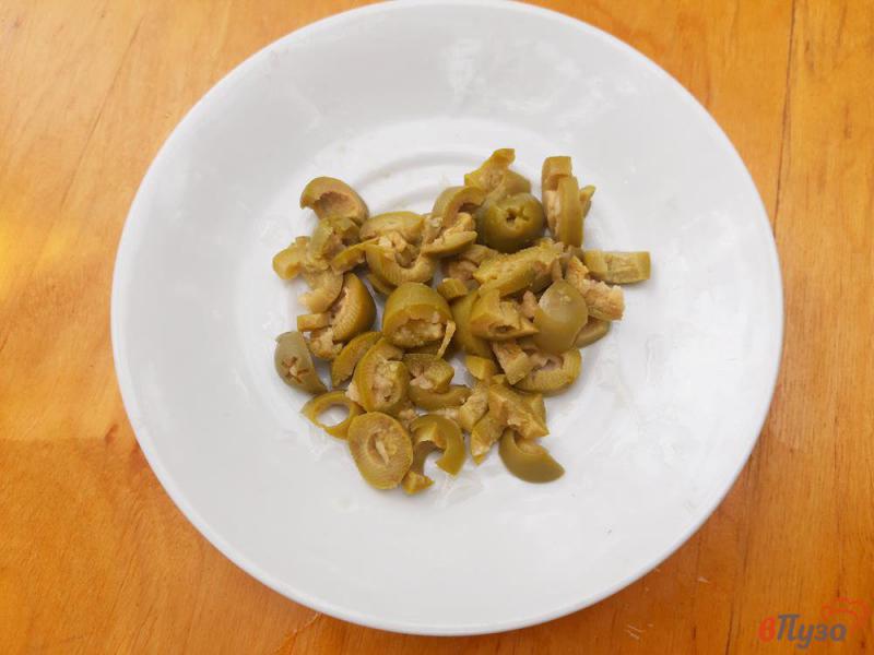Фото приготовление рецепта: Оладьи из кабачка с оливками шаг №3