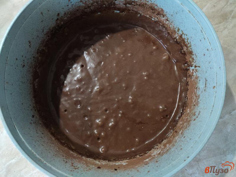 Фото приготовление рецепта: Шоколадный пирог с творожными шариками шаг №4