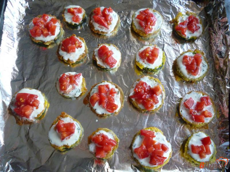 Фото приготовление рецепта: Цукини с помидорами и сыром шаг №5