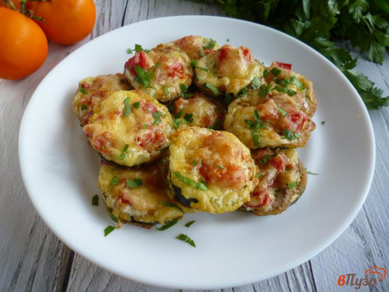 Фото приготовление рецепта: Цукини с помидорами и сыром шаг №7