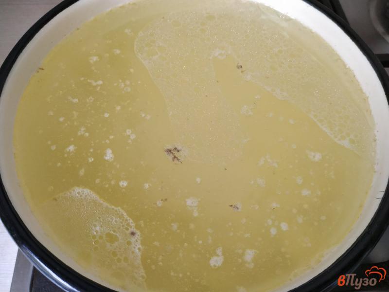 Фото приготовление рецепта: Куриный суп со спаржевой фасолью шаг №2
