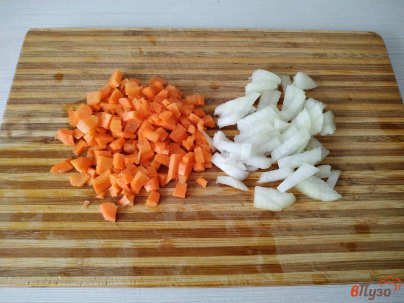 Фото приготовление рецепта: Куриный суп со спаржевой фасолью шаг №3