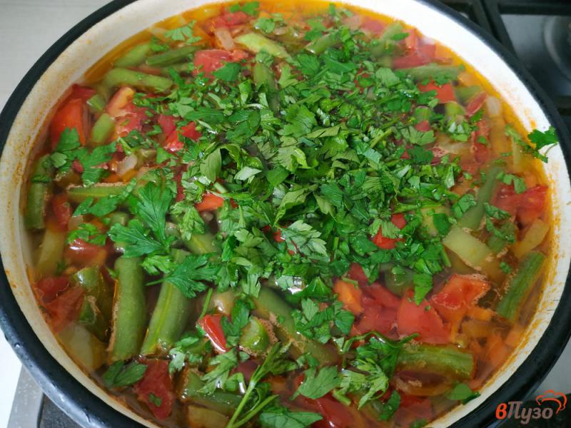 Фото приготовление рецепта: Куриный суп со спаржевой фасолью шаг №10