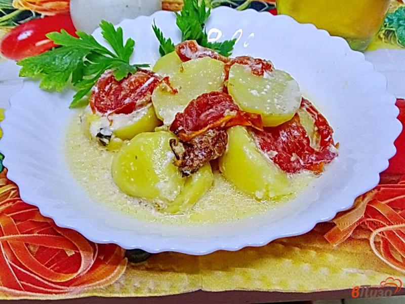 Фото приготовление рецепта: Картофель с моцареллой и базиликом в духовке шаг №6