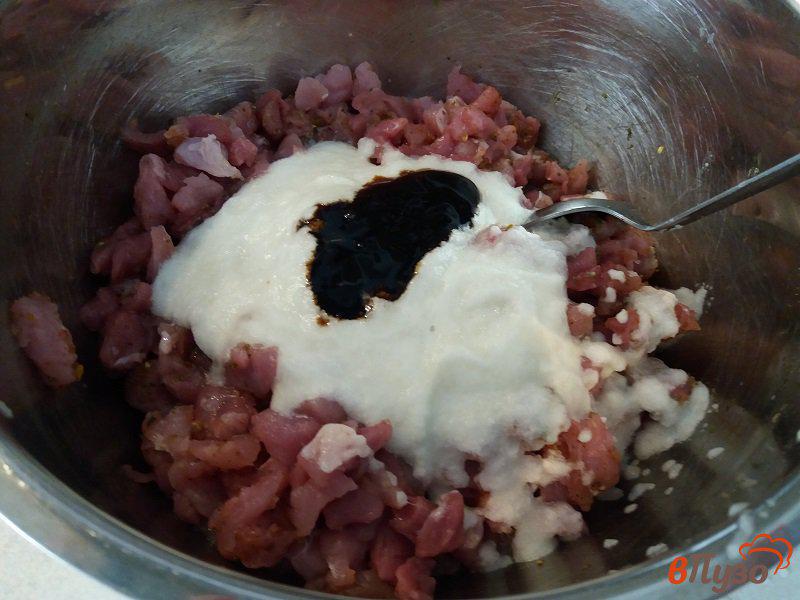 Фото приготовление рецепта: Рубленные котлеты из свинины в соусе Терияки шаг №5