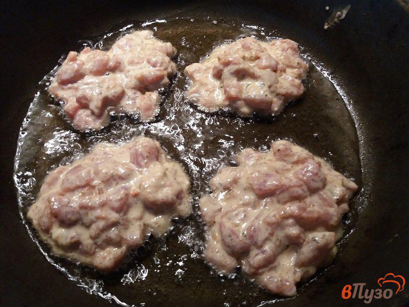 Фото приготовление рецепта: Рубленные котлеты из свинины в соусе Терияки шаг №9