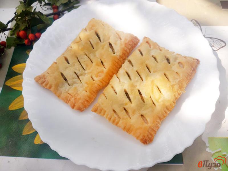 Фото приготовление рецепта: Слоеные пирожки с консервой сардина шаг №9