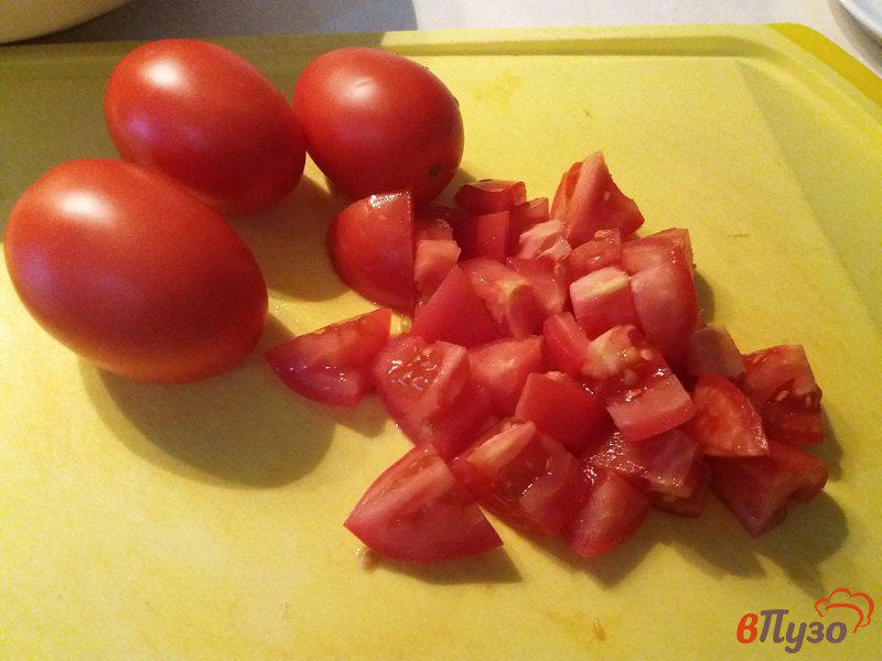 Фото приготовление рецепта: Салат овощной с творогом и базиликом шаг №4