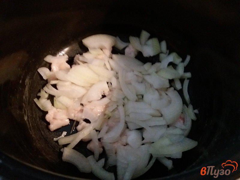 Фото приготовление рецепта: Запеченный картофель с луком на курином жире шаг №4