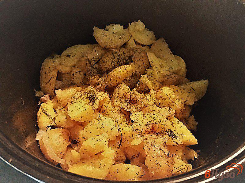 Фото приготовление рецепта: Запеченный картофель с луком на курином жире шаг №6