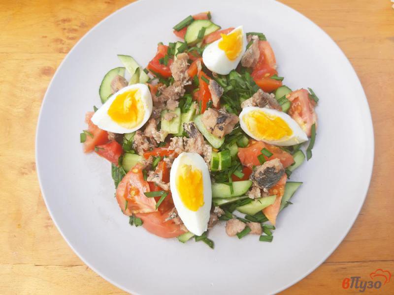 Фото приготовление рецепта: Салат овощной с сардинами шаг №8