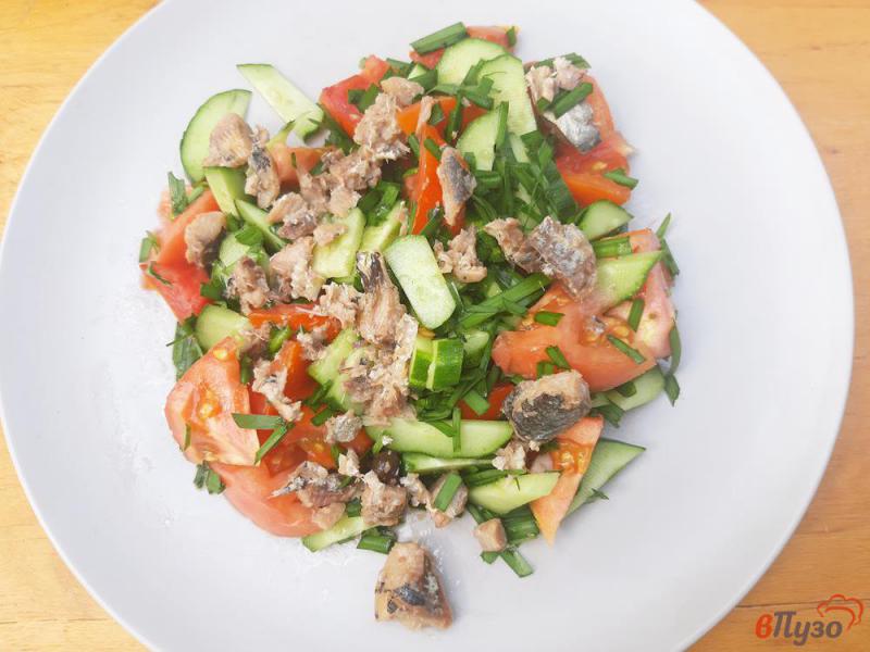 Фото приготовление рецепта: Салат овощной с сардинами шаг №7