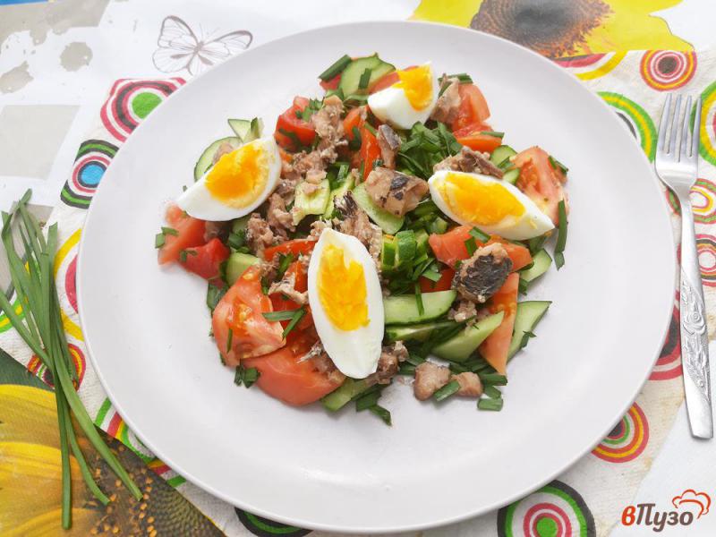 Фото приготовление рецепта: Салат овощной с сардинами шаг №9