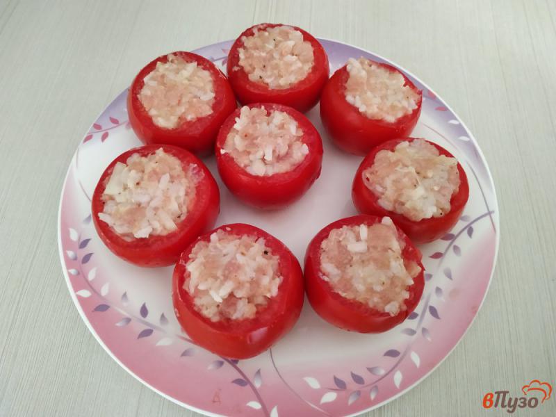 Фото приготовление рецепта: Фаршированные помидоры запеченые в духовке шаг №4