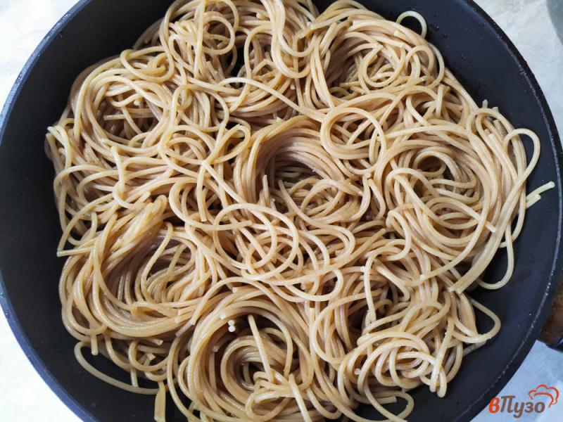 Фото приготовление рецепта: Гнезда из спагетти с куриными шариками шаг №5
