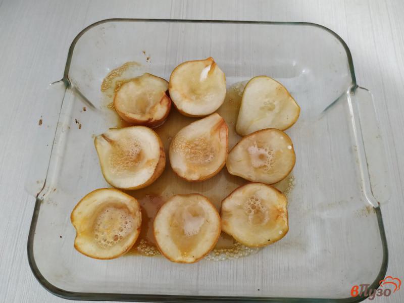 Фото приготовление рецепта: Запеченые груши с медом в духовке шаг №4
