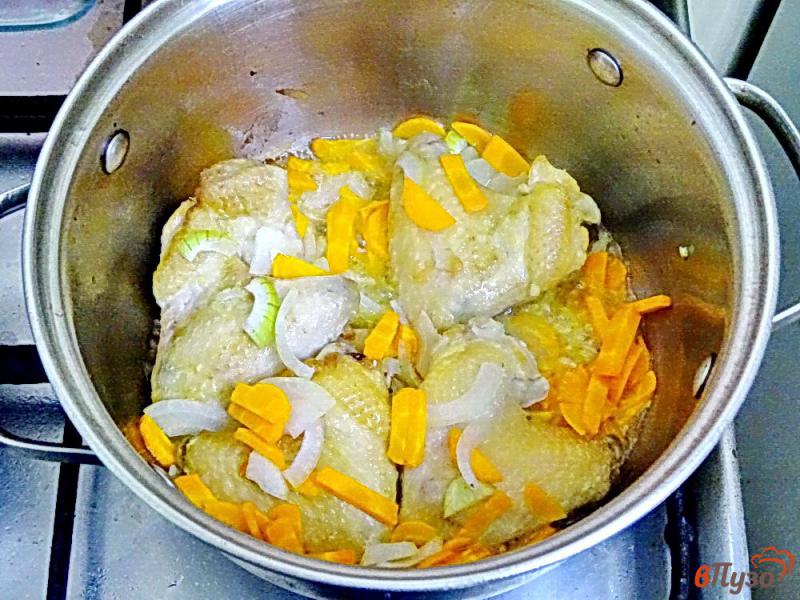 Фото приготовление рецепта: Рагу с овощами и куриными крыльями шаг №4