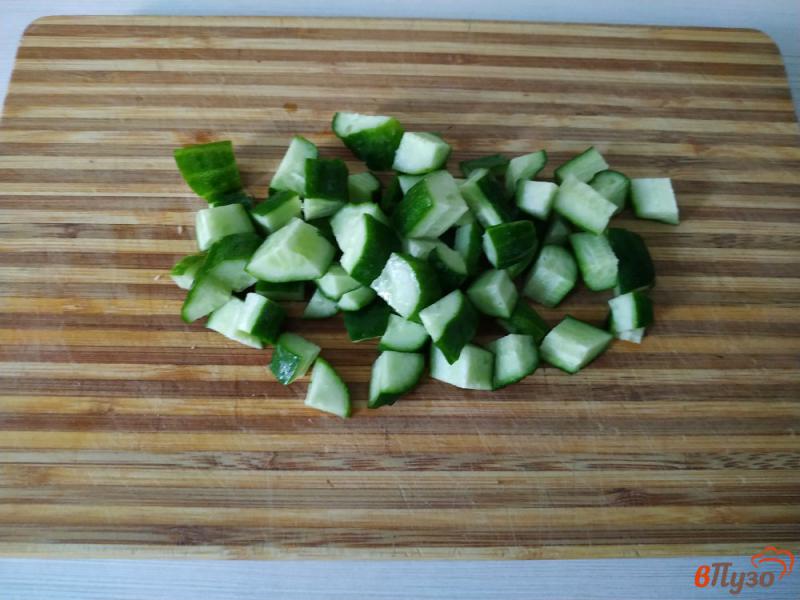 Фото приготовление рецепта: Салат с копчёной куриной грудкой шаг №2