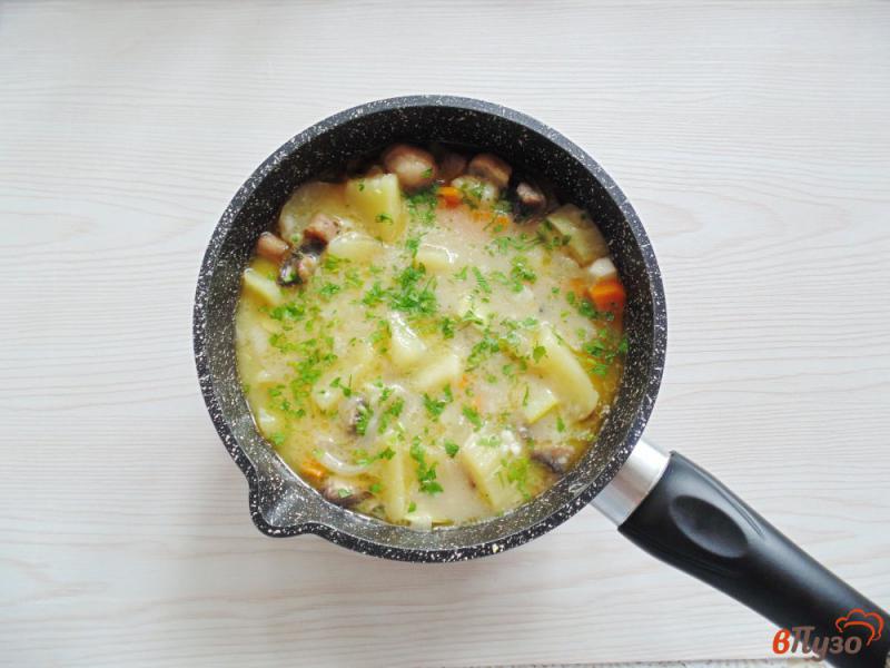 Фото приготовление рецепта: Картофель с грибами в сметане шаг №4
