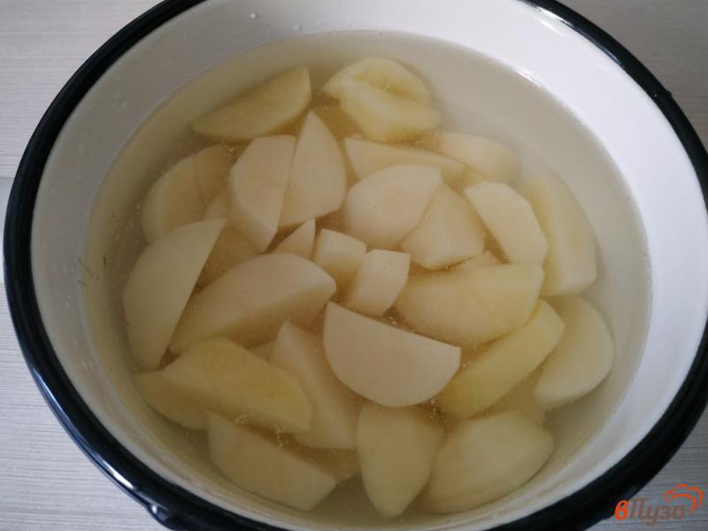 Фото приготовление рецепта: Картофельное пюре на молоке и перепелиных яйцах шаг №1