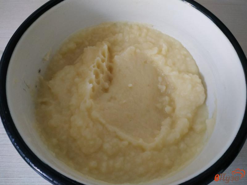 Фото приготовление рецепта: Картофельное пюре на молоке и перепелиных яйцах шаг №6