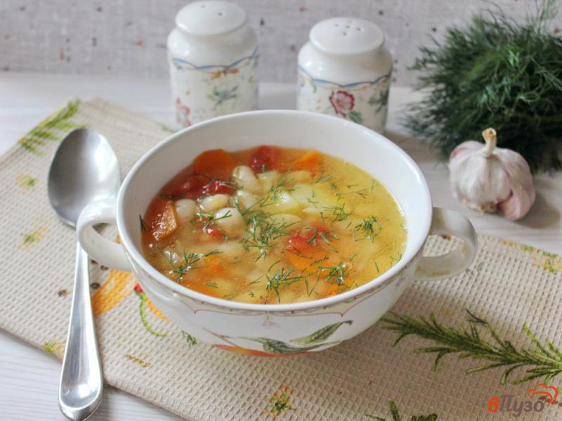 Фото приготовление рецепта: Фасолевый суп с помидором и чесноком шаг №7
