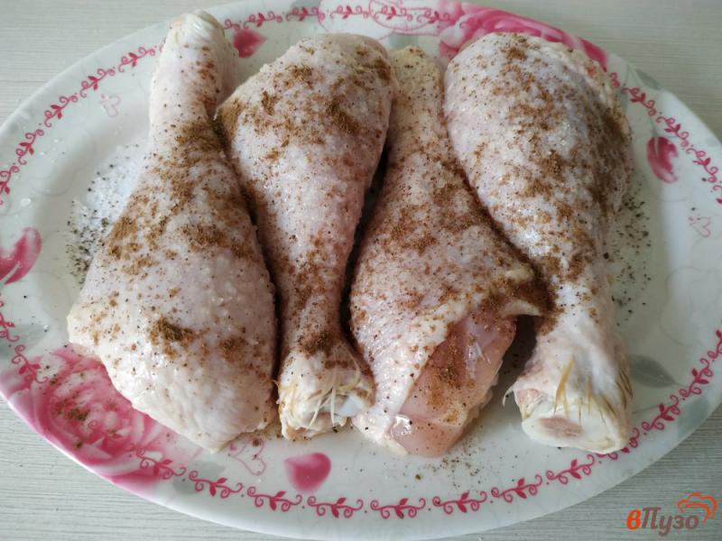 Фото приготовление рецепта: Куриные голени запеченые в соусе сацебели шаг №2