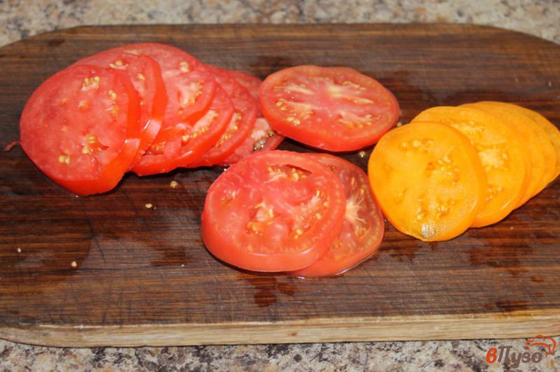 Фото приготовление рецепта: Башенки из баклажана и помидора с чесночным майонезом шаг №4
