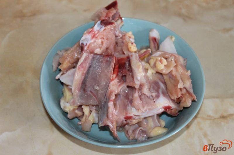 Фото приготовление рецепта: Бульон с куриными фрикадельками и укропом шаг №1
