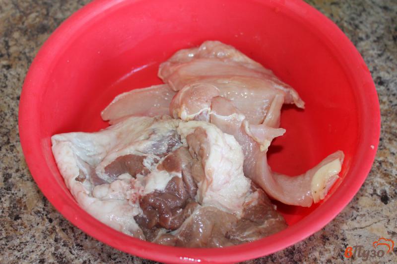 Фото приготовление рецепта: Котлеты курино - свиные с перцем в духовке шаг №1