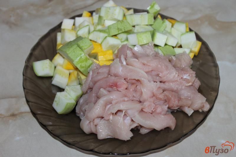 Фото приготовление рецепта: Рагу из кабачка и куриного филе шаг №1