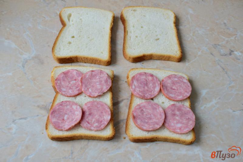 Фото приготовление рецепта: Сэндвичи с колбасой шаг №1