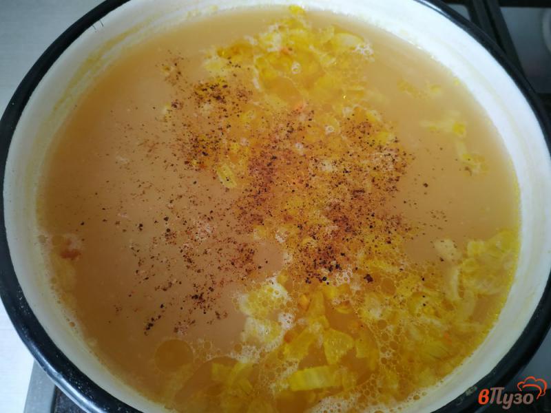 Фото приготовление рецепта: Гороховый суп с копчёной куриной грудкой шаг №7