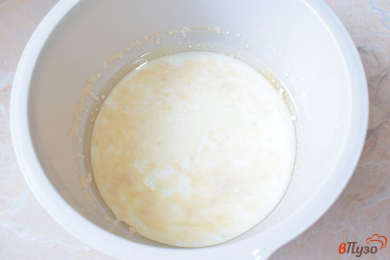 Фото приготовление рецепта: Простое дрожжевое тесто на молоке шаг №2
