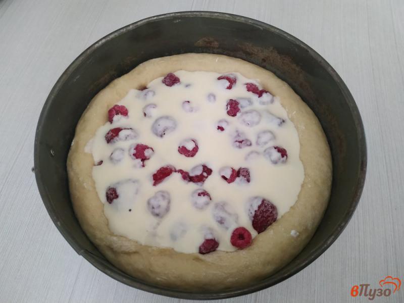 Фото приготовление рецепта: Открытый ягодный пирог шаг №9