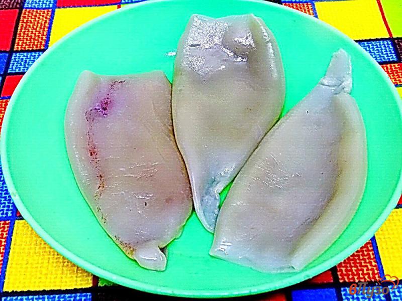 Фото приготовление рецепта: Салат из кальмаров и огурца шаг №1