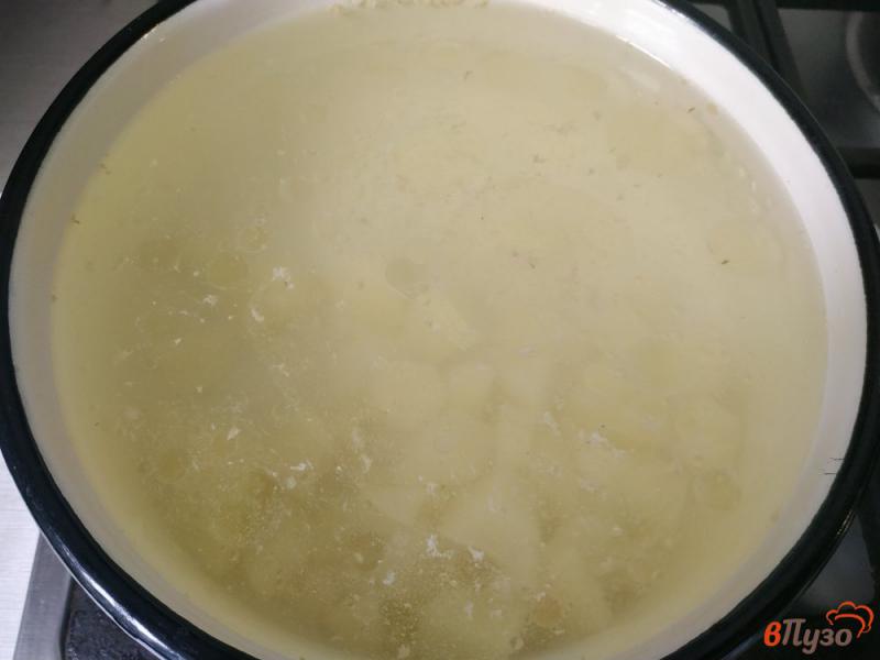Фото приготовление рецепта: Куриный суп с яйцом шаг №1