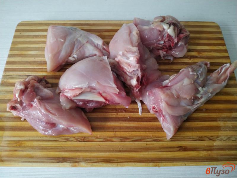 Фото приготовление рецепта: Кролик тушеный со сливками и травами шаг №2