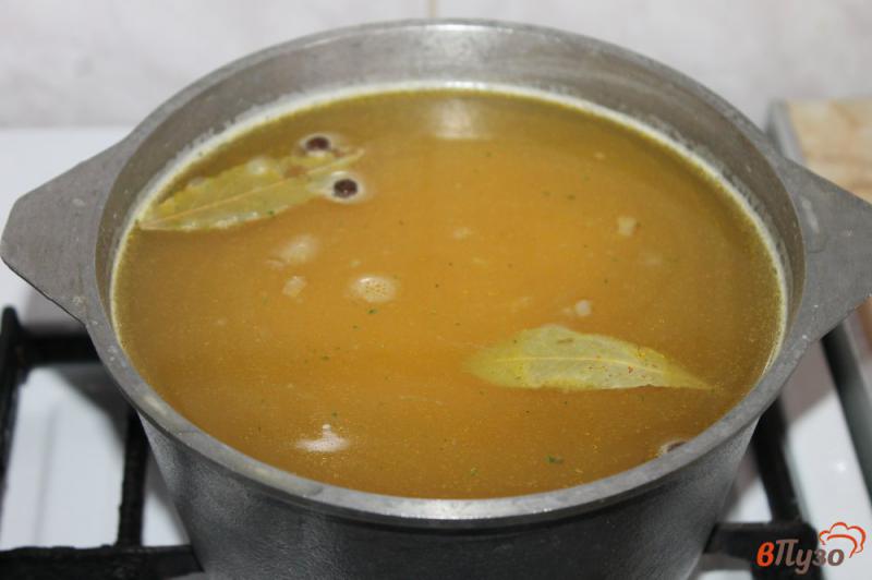 Фото приготовление рецепта: Гороховый суп с фрикадельками шаг №3