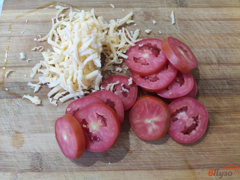 Фото приготовление рецепта: Кабачковая пицца с помидорами и сыром шаг №6