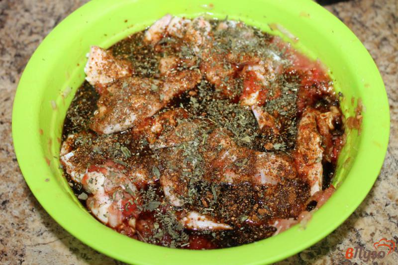 Фото приготовление рецепта: Крылья гриль в томатном маринаде шаг №4