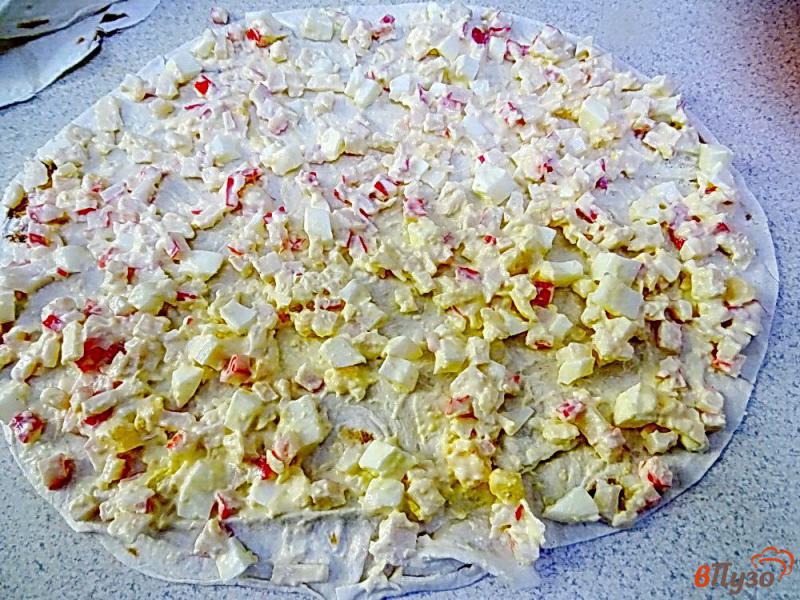 Фото приготовление рецепта: Закусочный торт из лаваша и крабовых палочек шаг №3