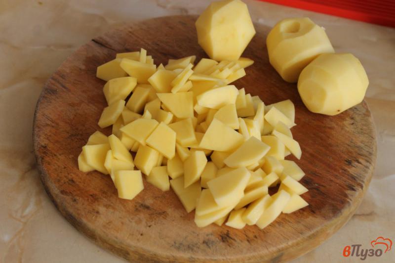 Фото приготовление рецепта: Жареный картофель с чесноком шаг №1