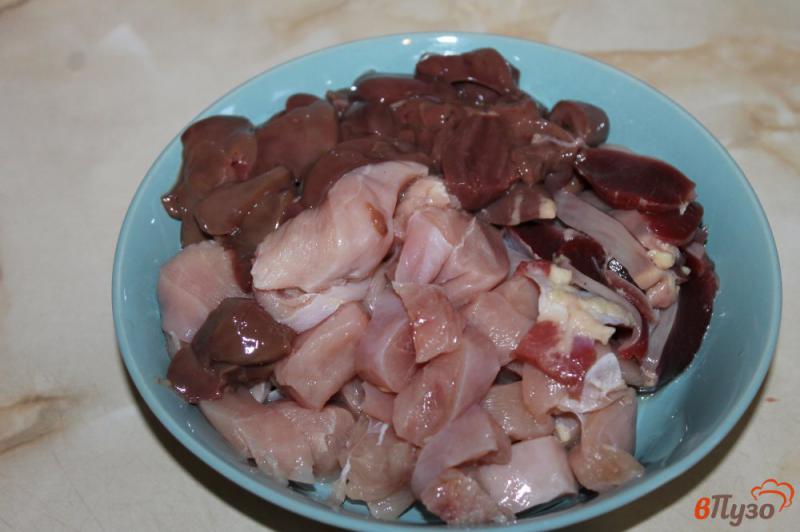 Фото приготовление рецепта: Паштет из куриных субпродуктов и мяса шаг №3