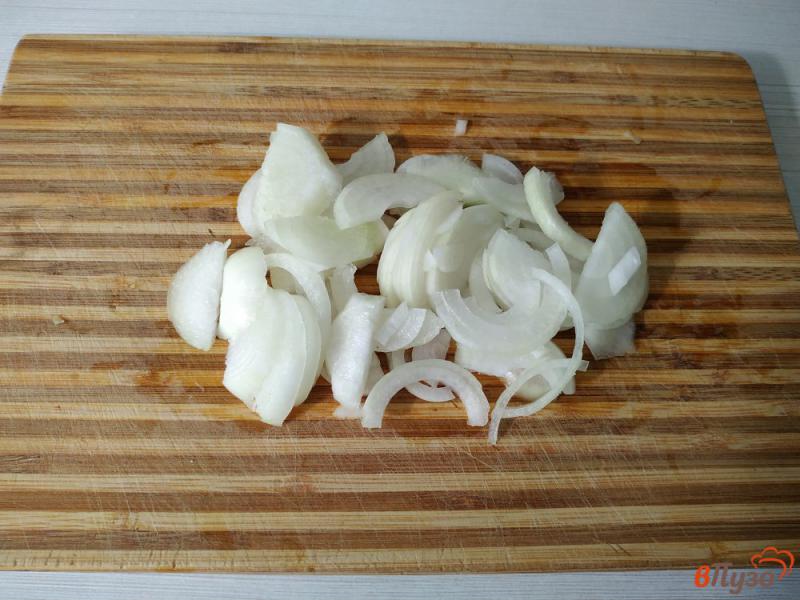 Фото приготовление рецепта: Жареная капуста с грибами и помидорами шаг №1