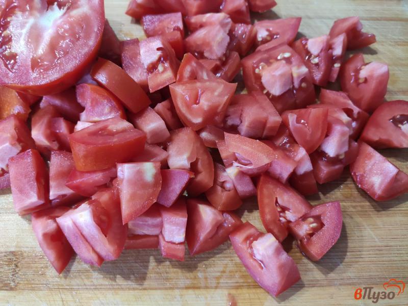 Фото приготовление рецепта: Салат из помидоров с перцем и луком шаг №1