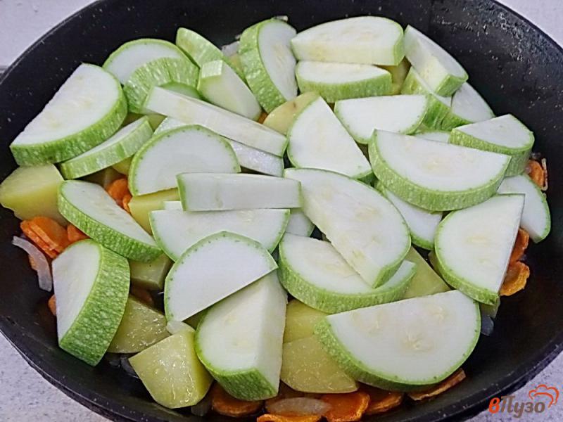 Фото приготовление рецепта: Рагу из кабачков перца и помидоров со сметаной шаг №6