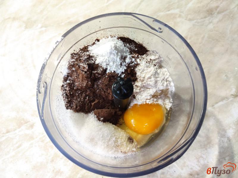 Фото приготовление рецепта: Шоколадно-банановое пирожное с творожным кремом шаг №1