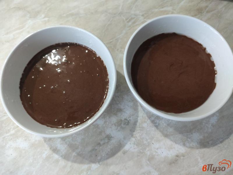Фото приготовление рецепта: Шоколадно-банановое пирожное с творожным кремом шаг №3